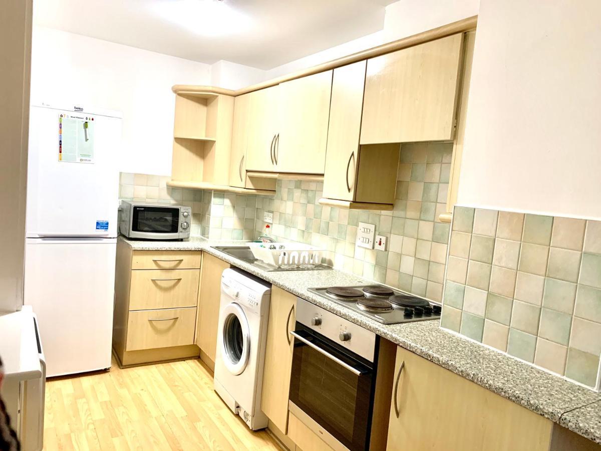 Central London 2 Bedrooms, Seperate Recption, Full Kitchen, Free Parking Exterior foto