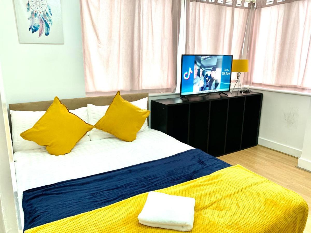 Central London 2 Bedrooms, Seperate Recption, Full Kitchen, Free Parking Exterior foto